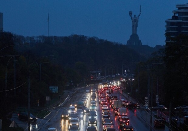 В Киеве из-за отключения уличного освещения увеличилось количество ДТП. 