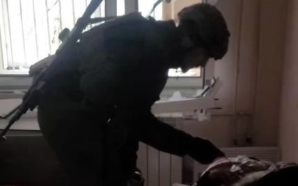 
Laying Helpless Among the Ruins: Azov Soldier Shares a Story of Saving Civilian Woman during the Siege of Mariupol (Video) 
