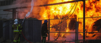 Ракетные удары РФ по ТЭЦ в Киеве: спасатели показали последствия "прилетов" (фото)