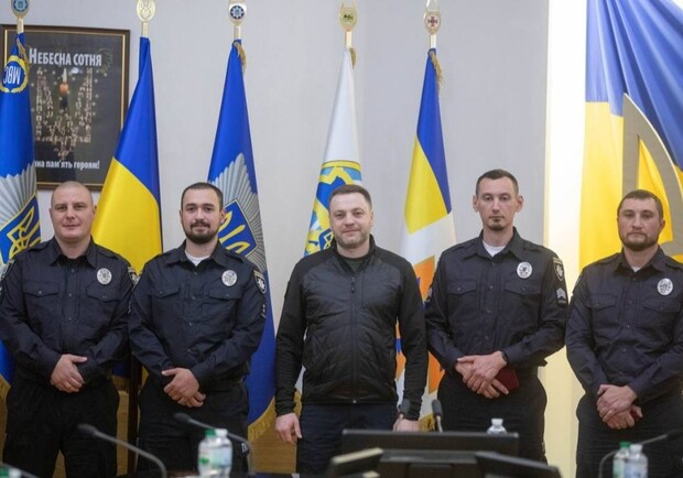 Эти полицейские сбили из автомата дрон-"шахид" над Киевом. 