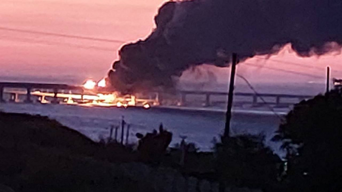 В Керчи горит Крымский мост