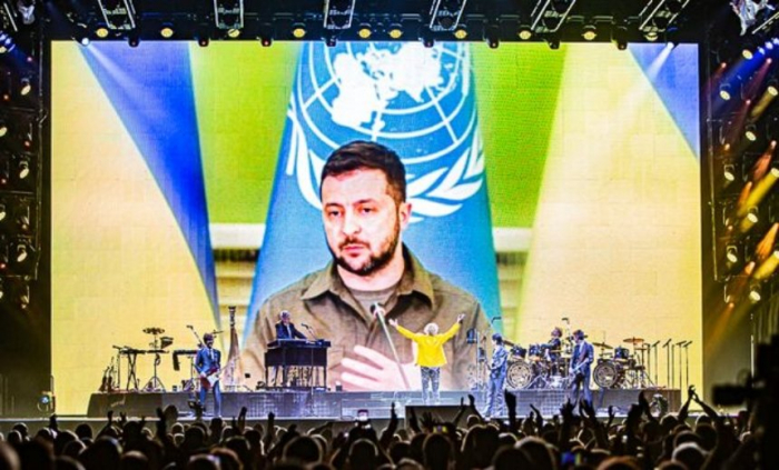 Британский музыкант Род Стюарт начал свой тур выступлением в поддержку Украины.