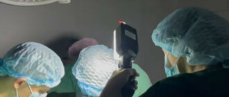 В киевском Институте сердца ребенка оперировали при свете фонариков - видео