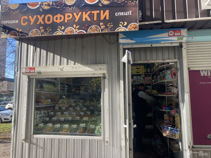 МакДональдз, кав‘ярні і перукарні: як бізнес у Києві працює без електрики. ФОТО