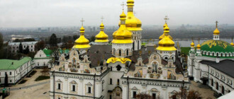 СМИ распространяют видео, как в Киево-Печерской Лавре читали молитву о России