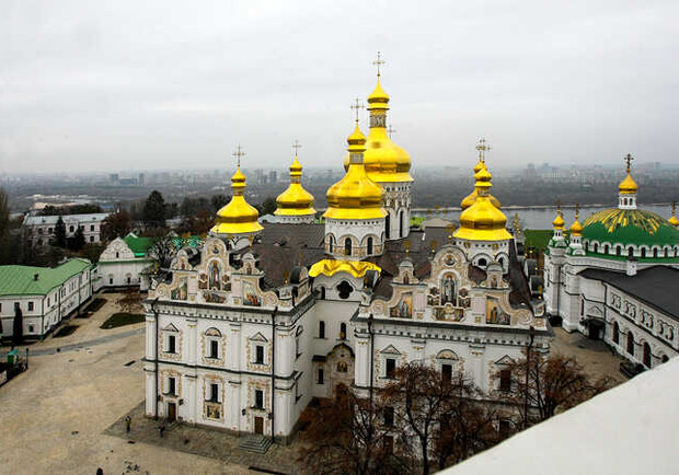 СМИ распространяют видео, как в Киево-Печерской Лавре читали молитву о России.