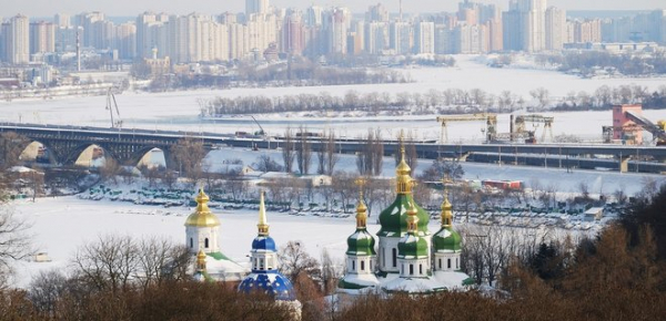 
 В Киеве ожидается усиление снега: у Кличко просят водителей не выезжать в город 