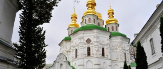 "Звон плывет над Россией": в Киево-Печерской Лавре поют пророссийские церковные песни (видео) "Звон плывет над Россией": в Киево-Печерской Лавре поют пророссийские церковные песни (видео)