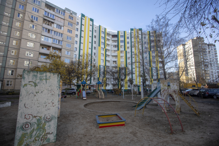 В Киеве отремонтировали часть многоэтажек, поврежденных российскими обстрелами: фото фото 1