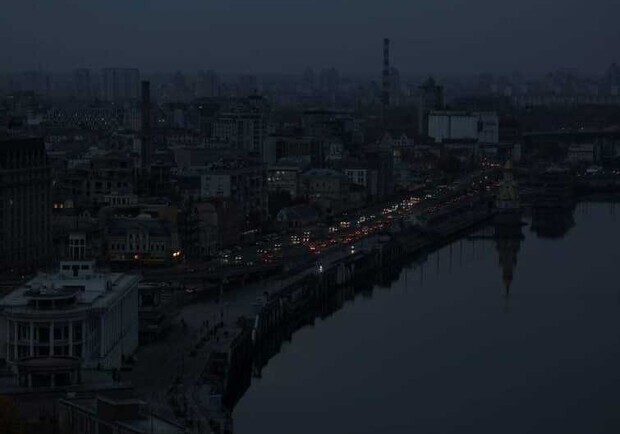 Стало известно, выезжают ли горожане из Киева из-за отключений света. 