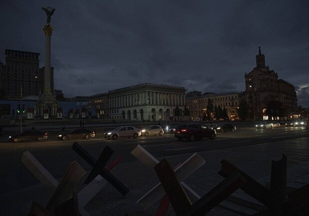 Майдан Независимости сегодня без света. 