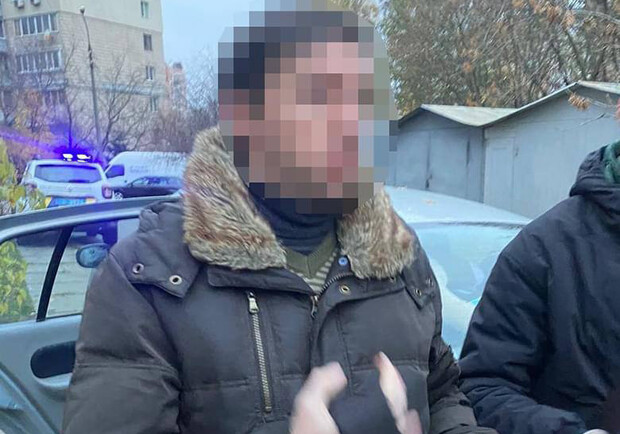 В Киеве мужчина совершал развратные действия в отношении 8-летней падчерицы 