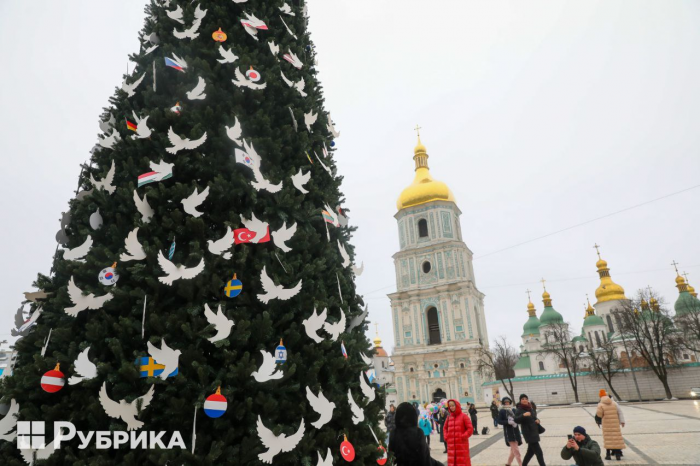 Как выглядит главная новогодняя елка страны на Софийской площади.