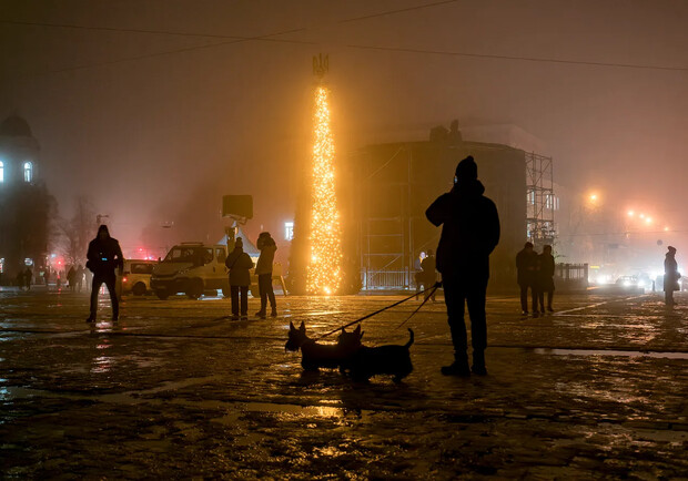 Как выглядит главная новогодняя елка страны на Софийской площади в Киеве. 