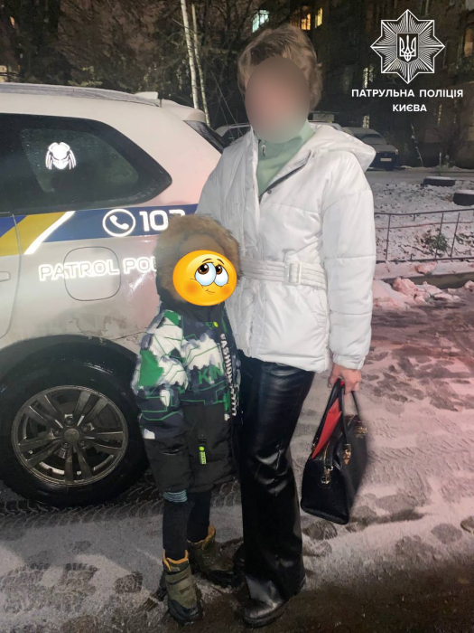 В Киеве мать потеряла 5-летнего сына в темном подземном переходе
