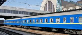 Два потяги з київським напрямком затримуються через знеструмлення