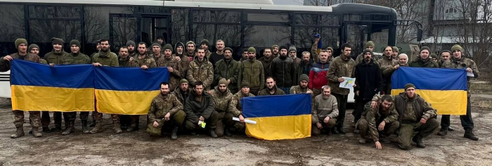 В Украину вернулись 140 военных, которых взяли в плен.