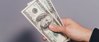 Курс валют в Украине 25 декабря 2022: сколько стоит доллар и евро