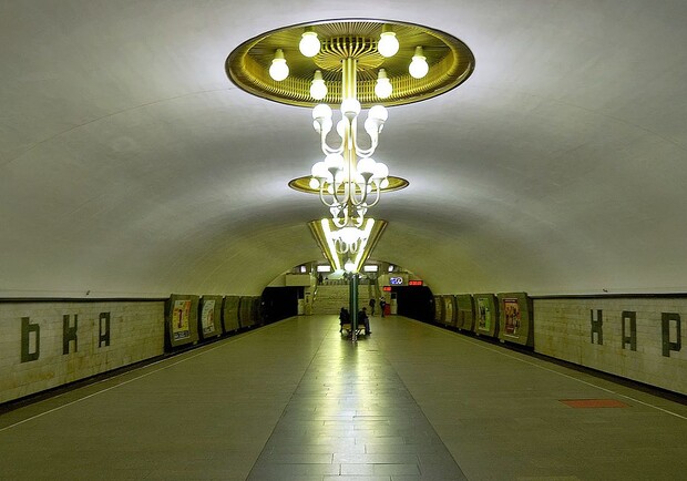 В Киеве на станции метро "Харьковская" умер мужчина. 