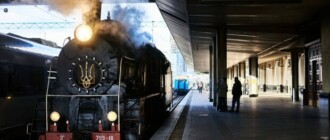 На зимние праздники по Киеву будет курсировать сказочный ретро-поезд (фото)