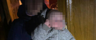 В Киеве после обращения соседей в полицию из семьи изъяли малыша