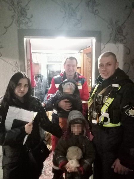 В Киеве спасли женщину, которая пыталась совершить самоубийство на глазах своих детей.