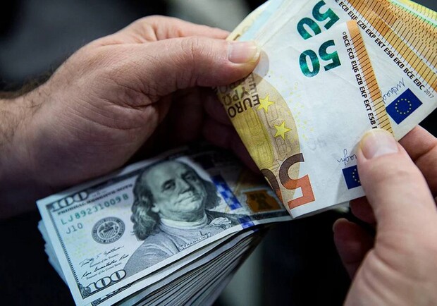 Курс валют в Украине 25 декабря 2022г. 