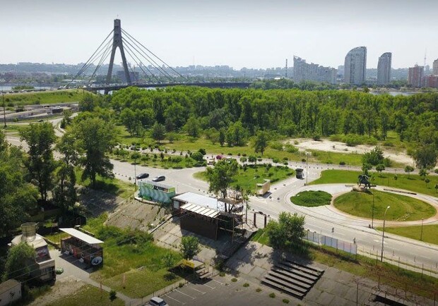 В Киеве чиновник и подрядчики украли на ремонте парка "Муромец" миллионы гривен. 