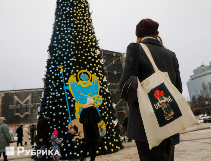 Как выглядит главная новогодняя елка страны на Софийской площади.