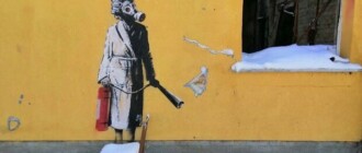 Злоумышленники вырезали в Гостомеле из здания кусок стены с граффити Бэнкси