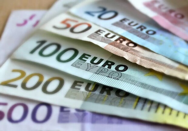 Курс валют в Украине 13 декабря 2022: сколько стоит доллар и евро. 