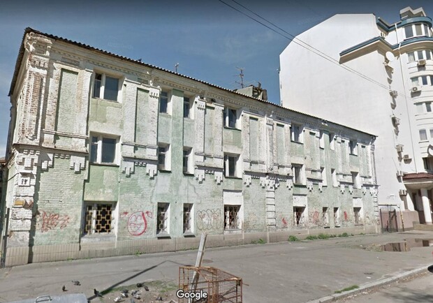 На Подоле сносят историческое здание начала XX века. 