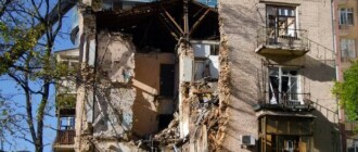 Жителям разрушенного дома на Жилянской предлагают переехать на Левый берег