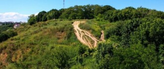 Киевсовет не поддержал петицию о запрете создания военного кладбища на Лысой горе