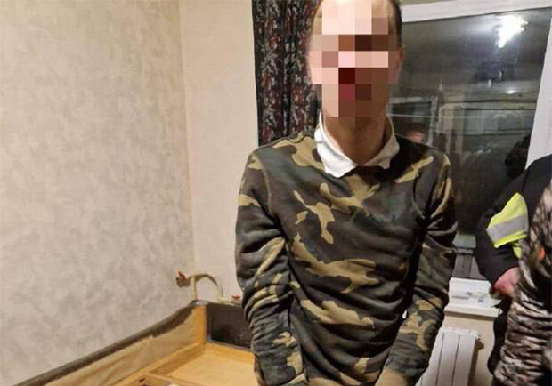 В Киеве мужчина с ножом и газовым баллончиком ограбил кредитное учреждение 