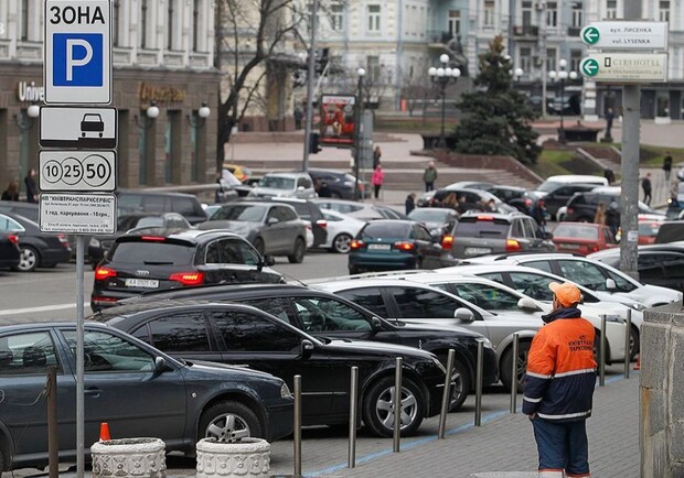 Где в Киеве в этом году обустроят новые парковочные места. 