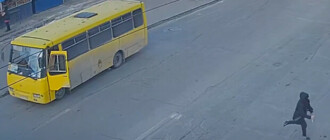В Киеве пассажир напал с ножом на маршрутчика и украл его выручку