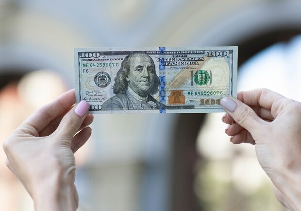 Курс валют в Украине 11 февраля 2023: сколько стоит доллар и евро. 