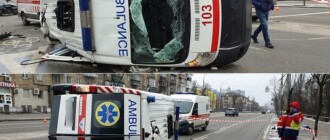На левом берегу Киева перевернулась машина "скорой" с пациентом: детали ДТП