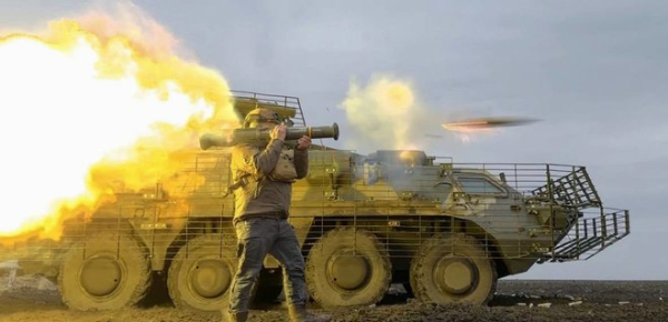 
Украинские бойцы проводят учения по защите Киева от наступления с севера – видео 