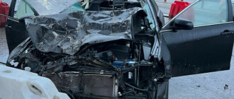 Машина всмятку: в Киеве произошло смертельное тройное ДТП