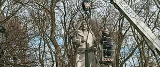 Простоял 75 лет: в Киеве готовятся демонтировать памятник генералу Ватутину (фото, видео)