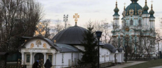 "Храм-киоск": суд обязал УПЦ МП снести церковь в Киеве на территории Нацмузея истории