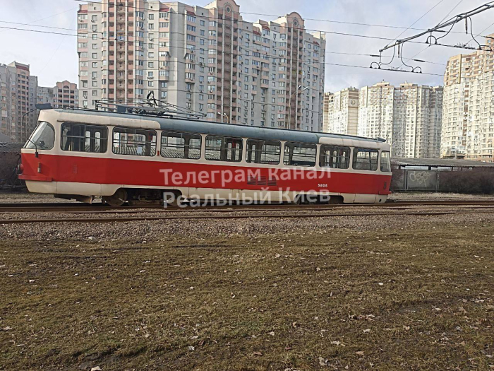 Трамвай сошел с рельс Фото: Реальный Киев