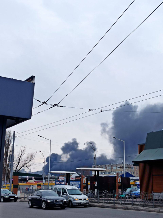 В Киеве на Подоле горят склады с лакокрасочными материалами.