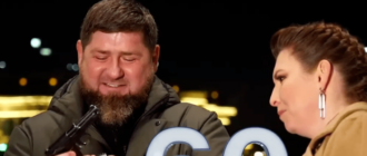 "Дойдем до Киева": Кадыров показал Скабеевой "пистолет для Зеленского" (видео)