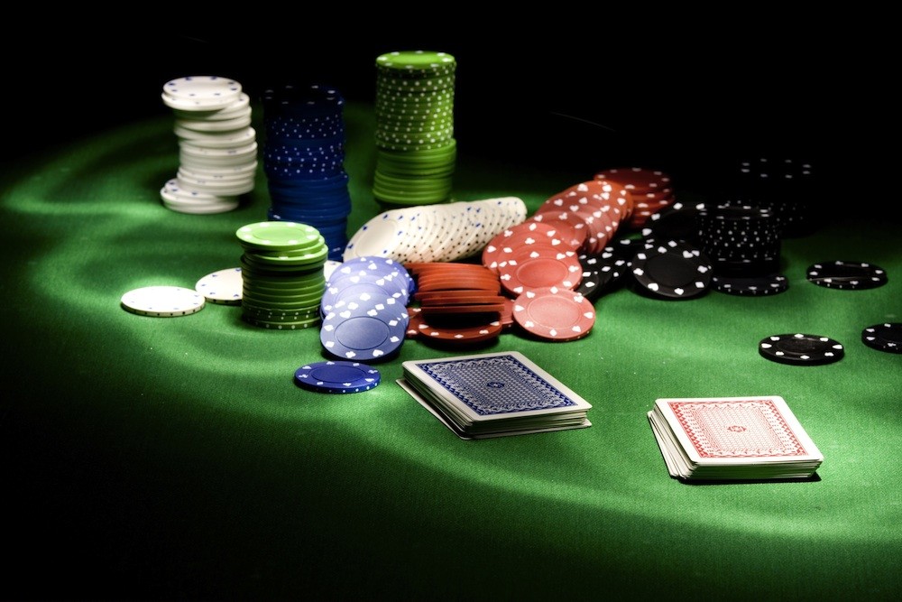 Ефективні прийоми виграшу в покер: покерфейс та інші види блефу