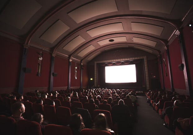 В Киеве пенсионеры смогут бесплатно смотреть кинофильмы: когда и где. 