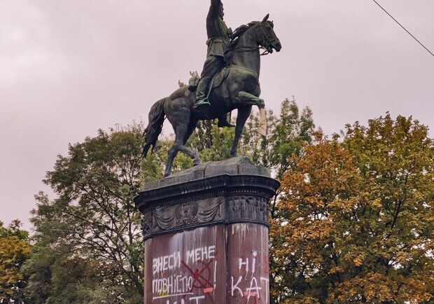 Памятник Щорсу в центре Киева могут декоммунизировать не полностью: коня предлагают оставить. 