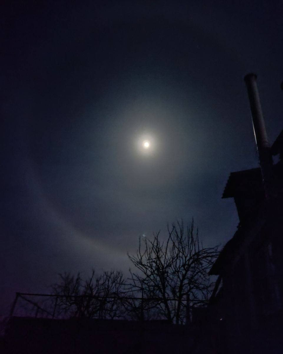 Лунное гало над Киевом. Фото: соцсети